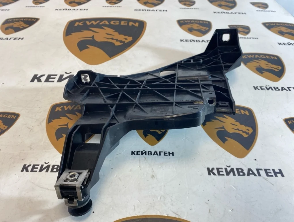 Крепление фары Audi Q5 2013 8R