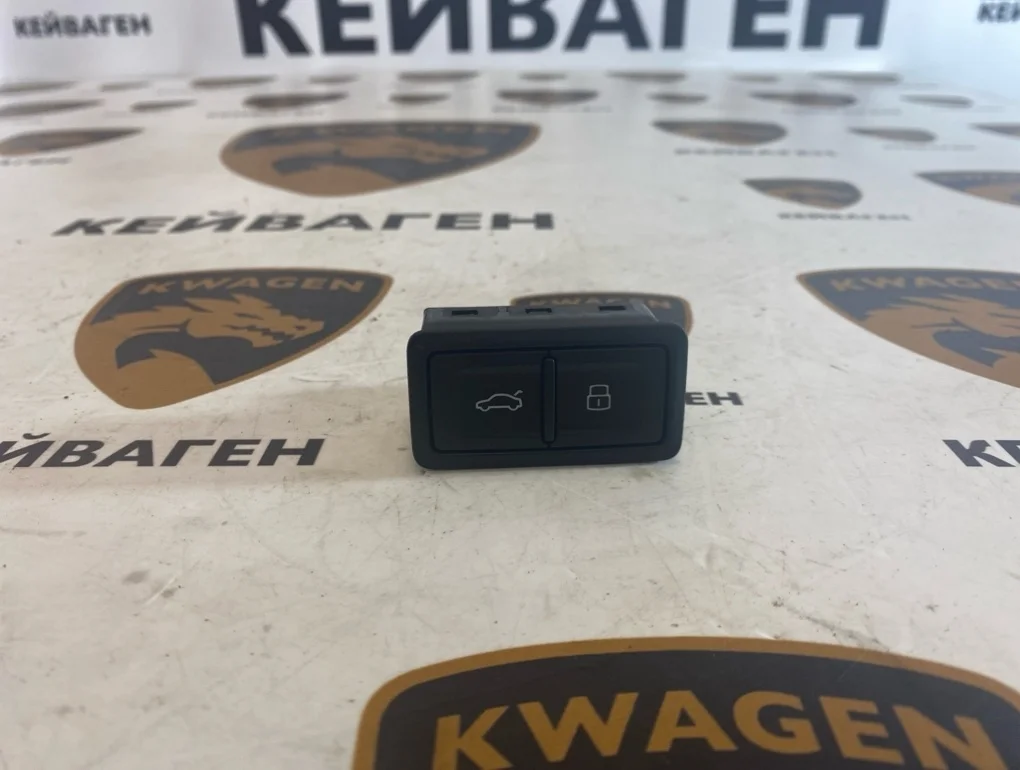 Кнопка открывания багажника Audi A8 2011 D4