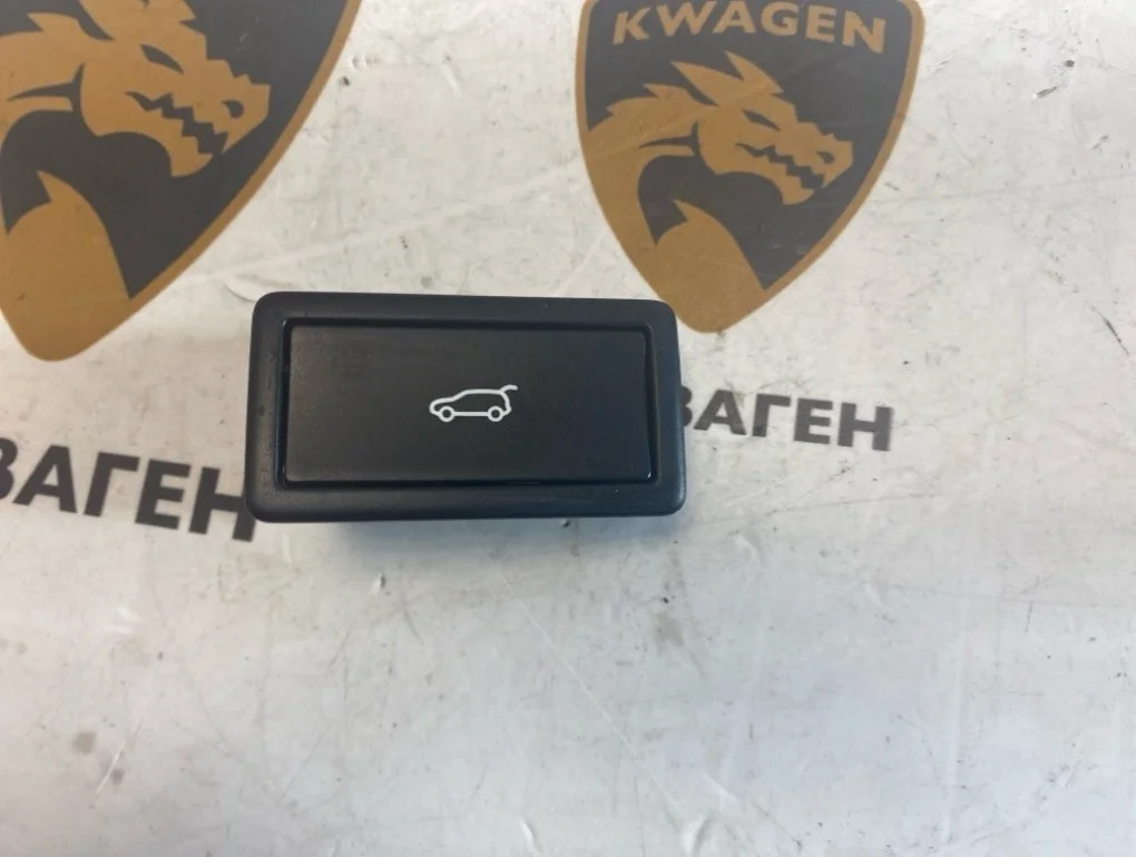 Кнопка открывания багажника Volkswagen Touareg 2014 7P
