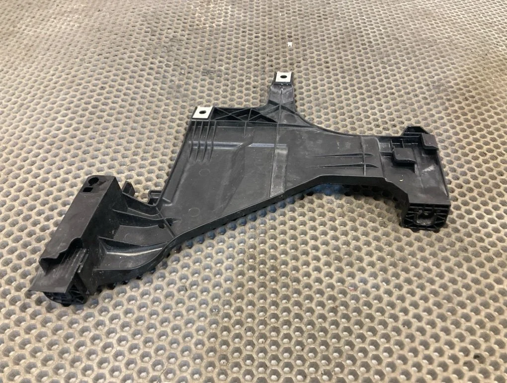 Крепление фары Audi RS4 2013 B8