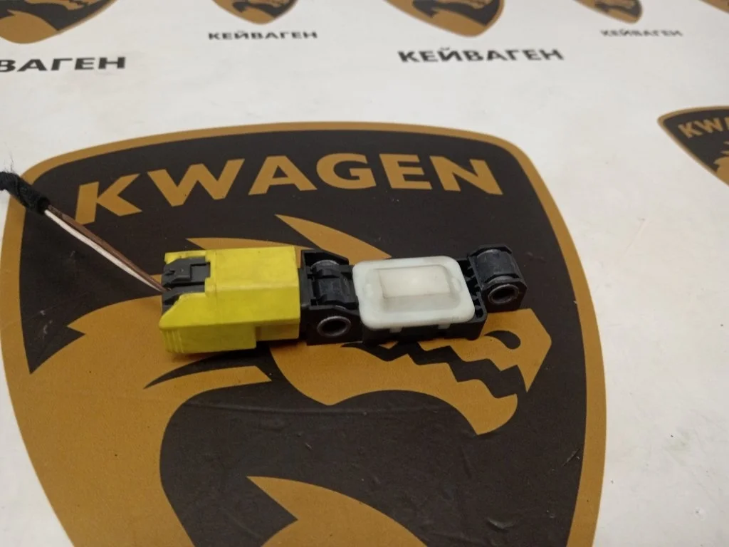 Датчик удара Porsche Cayenne 2008 957