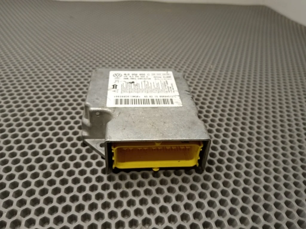 Блок управления подушками безопасности Audi Q7 2015 4L