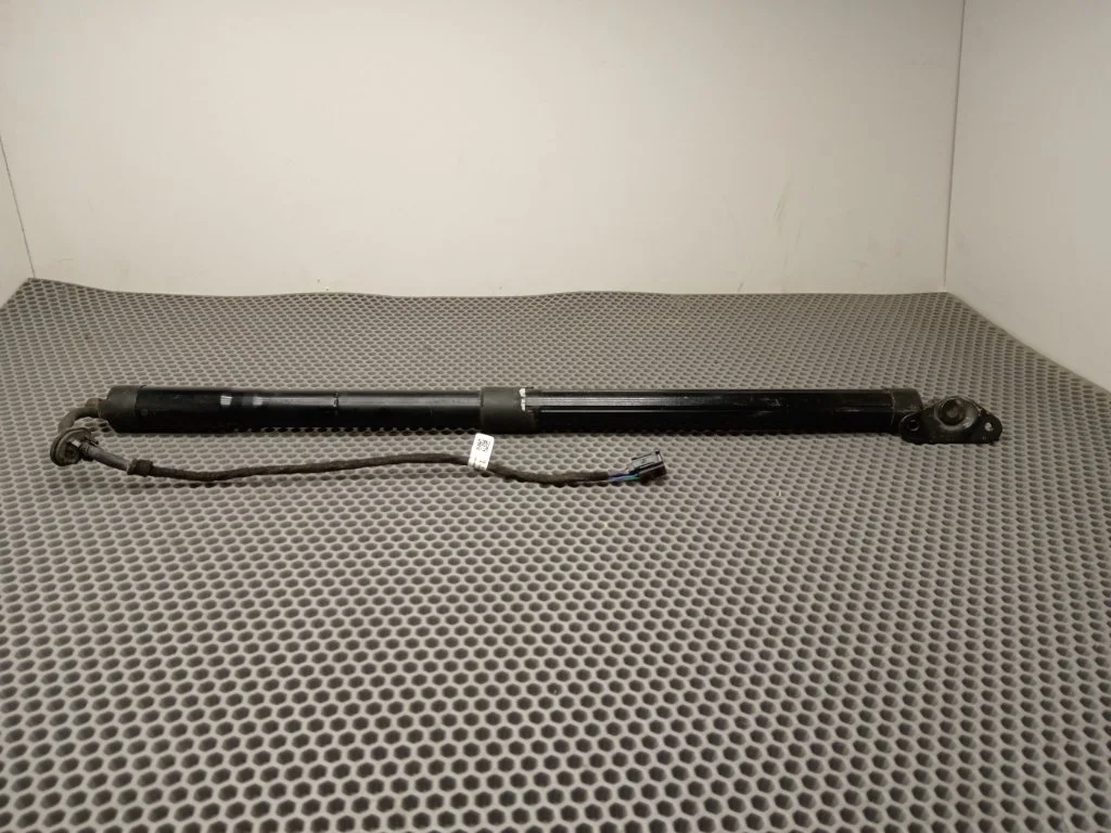 Амортизатор крышки багажника Volkswagen Touareg 2013 7P