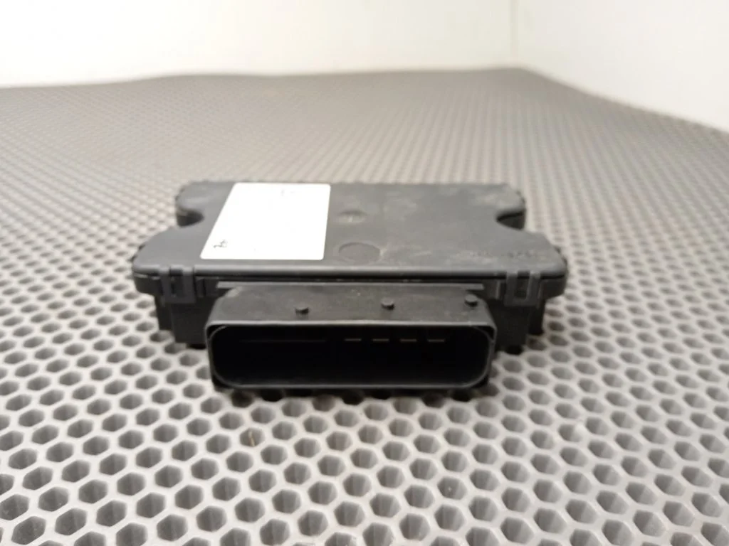 Блок управления стояночным тормозом Volkswagen Touareg 2011 7P