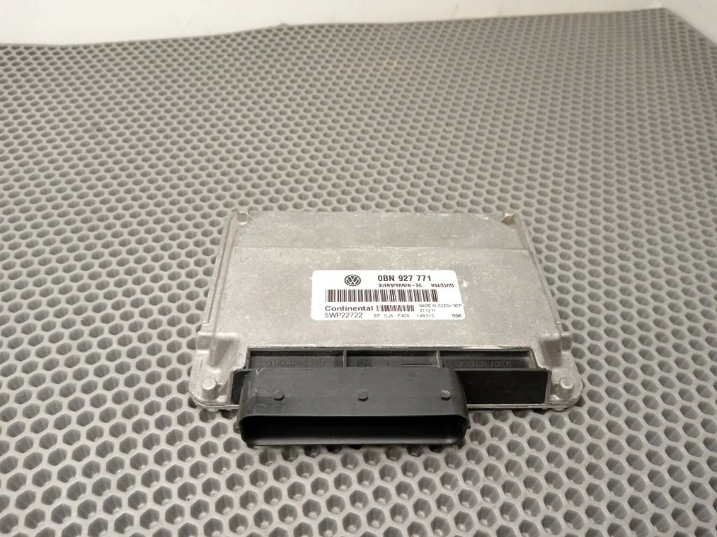 Блок управления дифференциала Volkswagen Touareg 2011 7P