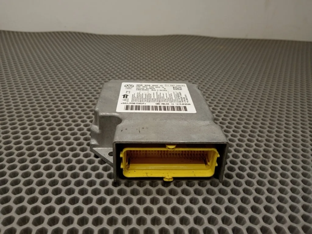 Блок управления подушками безопасности Audi Q5 2013 8R