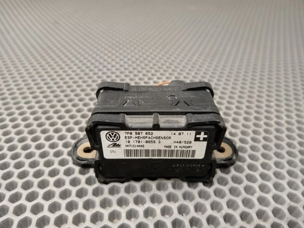 Датчик ускорения Volkswagen Touareg 2011 7P