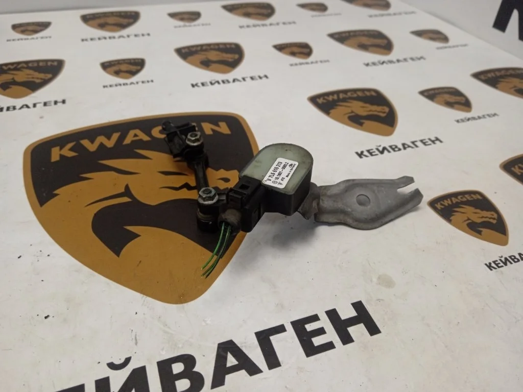 Датчик высоты дорожного просвета Audi Q7 2013 4L