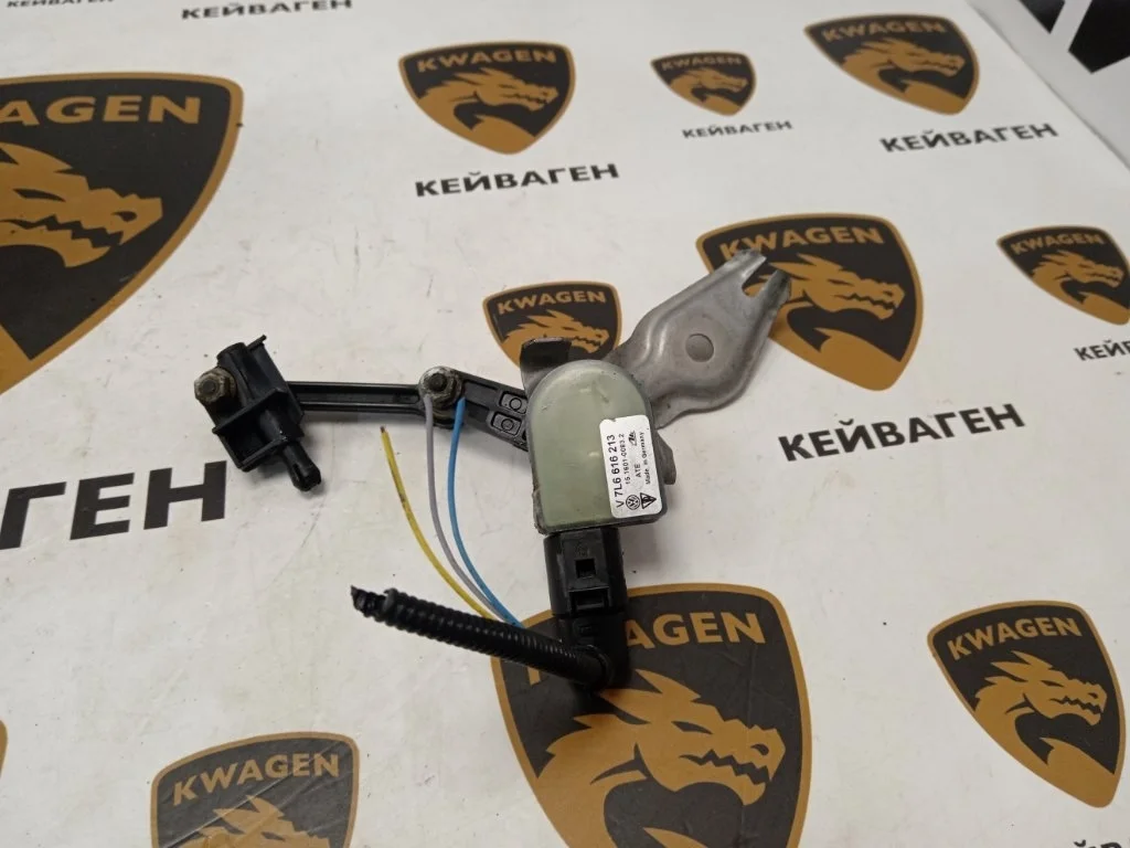 Датчик высоты дорожного просвета Volkswagen Touareg 2014 7P