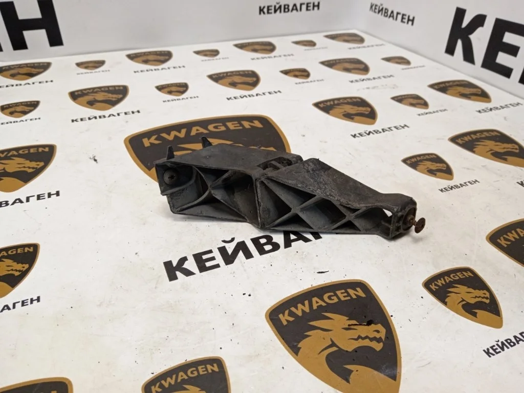 Крепление бампера Volkswagen Touareg 2011 7P