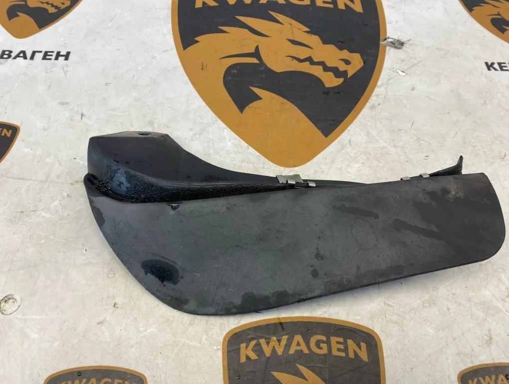 Брызговик Audi Q7 2007 4L