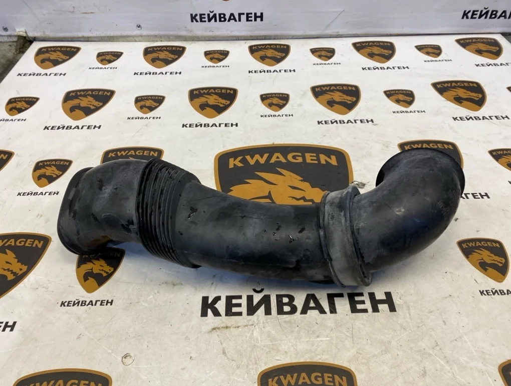 Патрубок воздушного фильтра Audi Q7 2007 4L