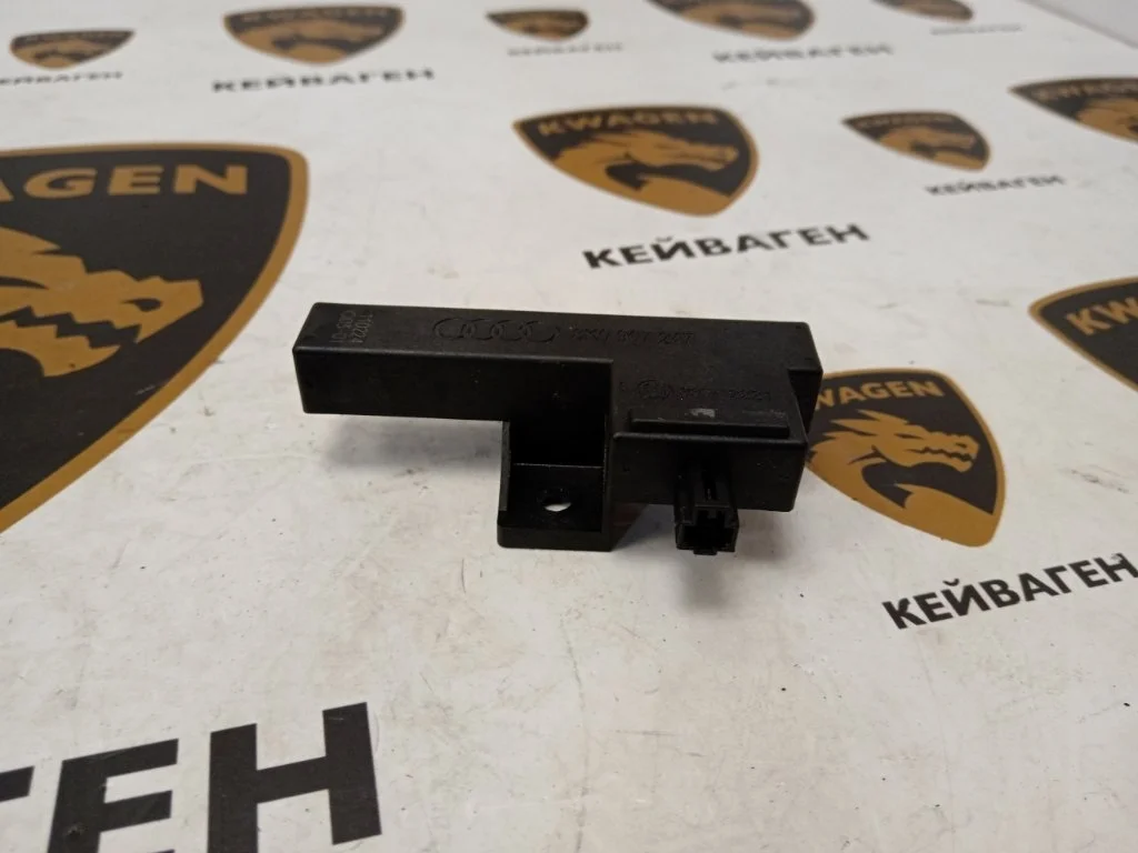 Антенна Volkswagen Touareg 2011 7P