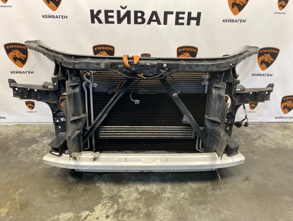 Телевизор с радиаторами Audi Q7 2007 4L