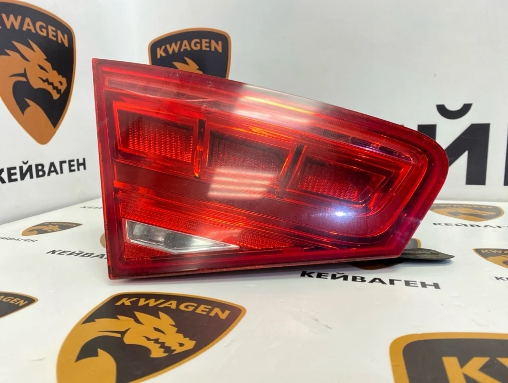 Фонарь задний внутренний Audi A8 2011 D4