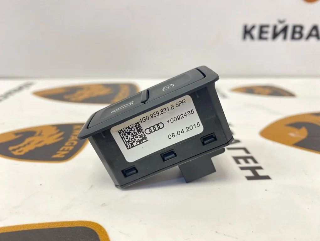 Кнопка открывания багажника Audi a7 2015 4G