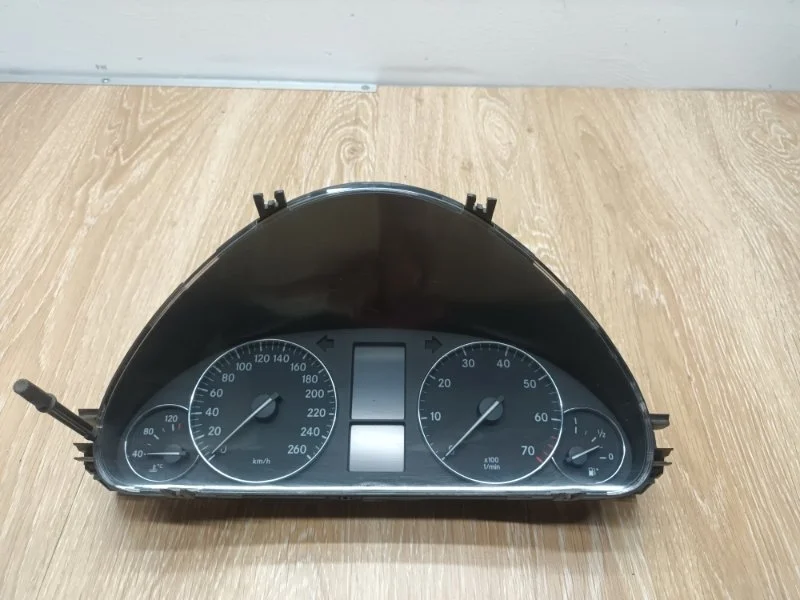 Панель приборов Mercedes 2006 W203