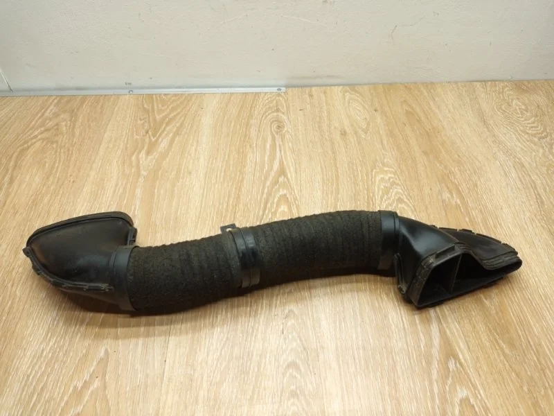 Патрубок воздушного фильтра Mercedes 2006 W203