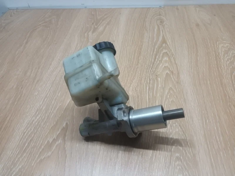 Главный тормозной цилиндр Mercedes W204