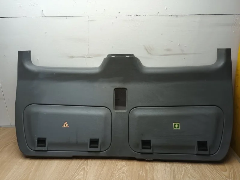 Обшивка двери багажника Mercedes ML W163