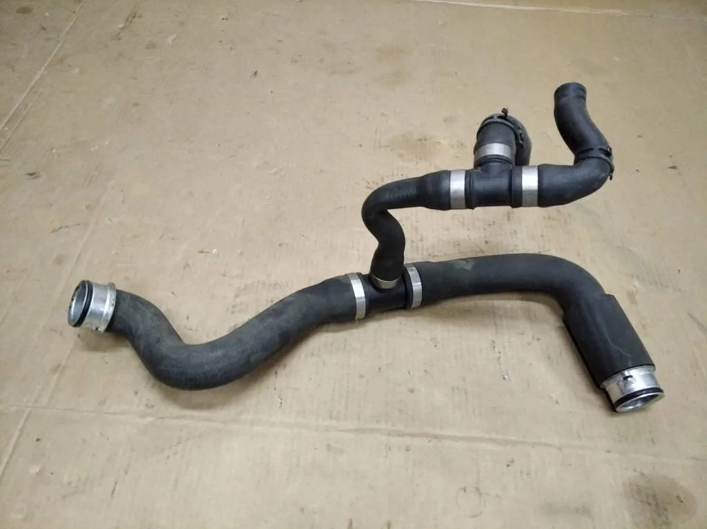 Патрубок радиатора Mercedes-Benz