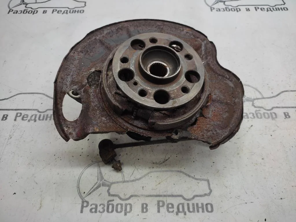 Кулак подвески задний правый Mercedes-Benz