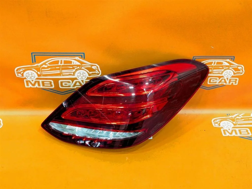 Фонарь задний правый Mercedes-Benz