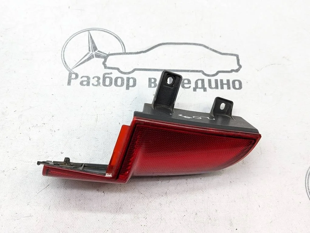 Фонарь задний правый Mercedes-Benz