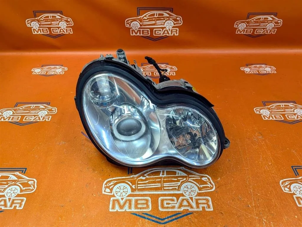 Фара правая Mercedes-Benz
