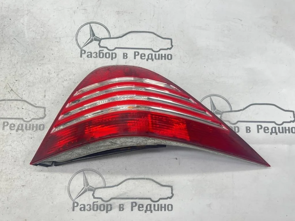 Фонарь задний правый Mercedes-Benz