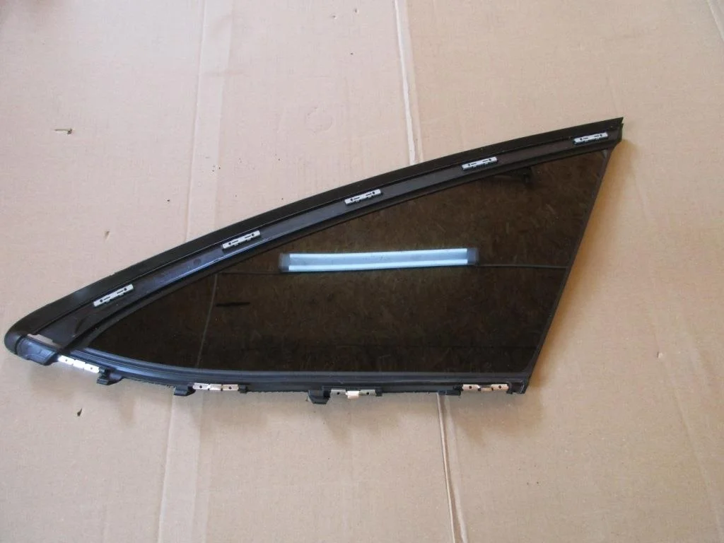 Стекло боковое Mercedes-Benz