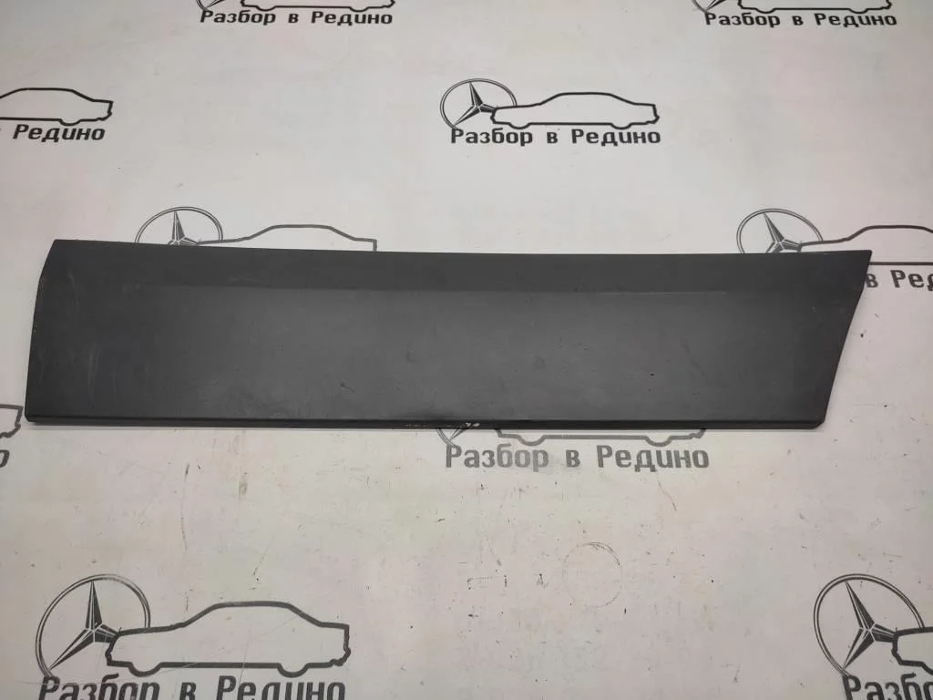 Молдинг двери Mercedes-Benz