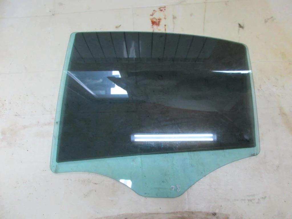 Стекло заднее левое Mercedes-Benz