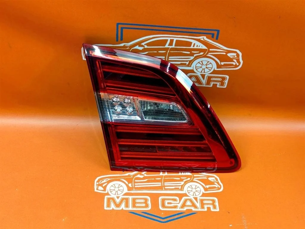 Фонарь крышки багажника Mercedes-Benz