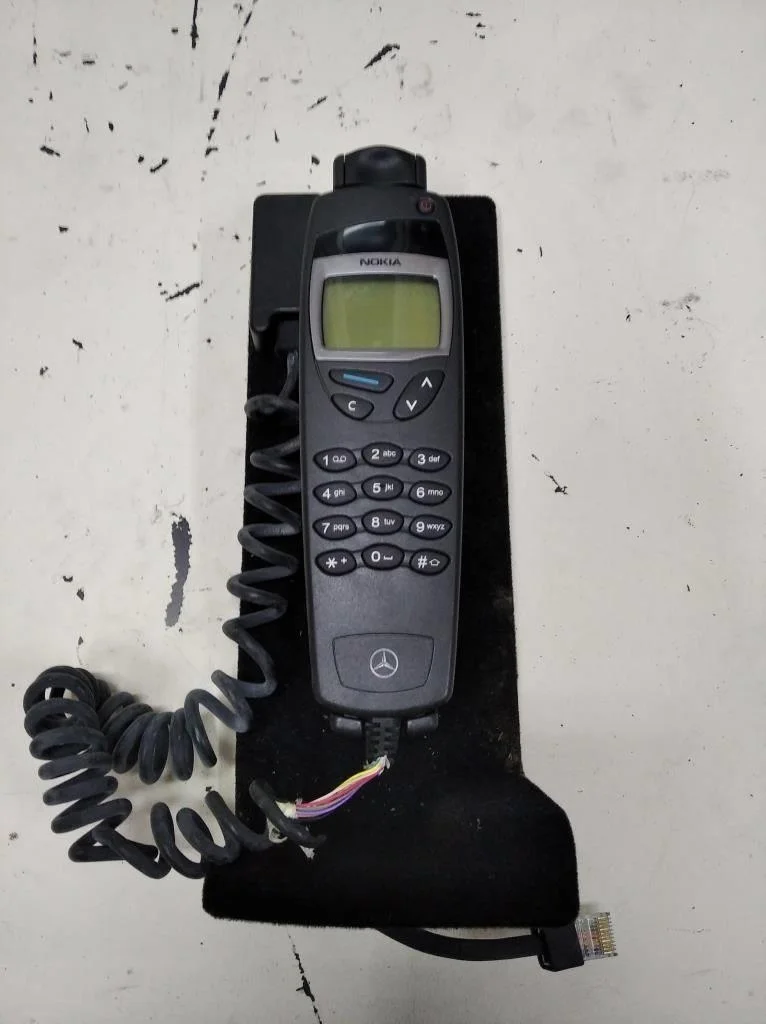 Телефон Mercedes-Benz