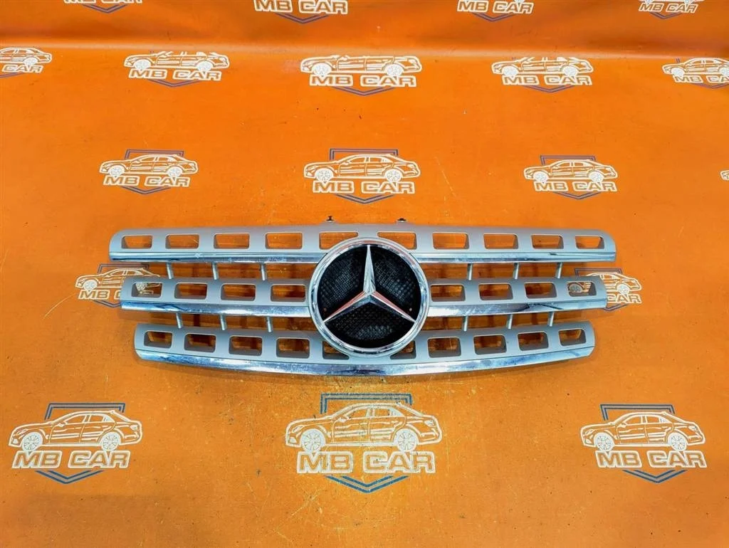 Решетка радиатора Mercedes-Benz