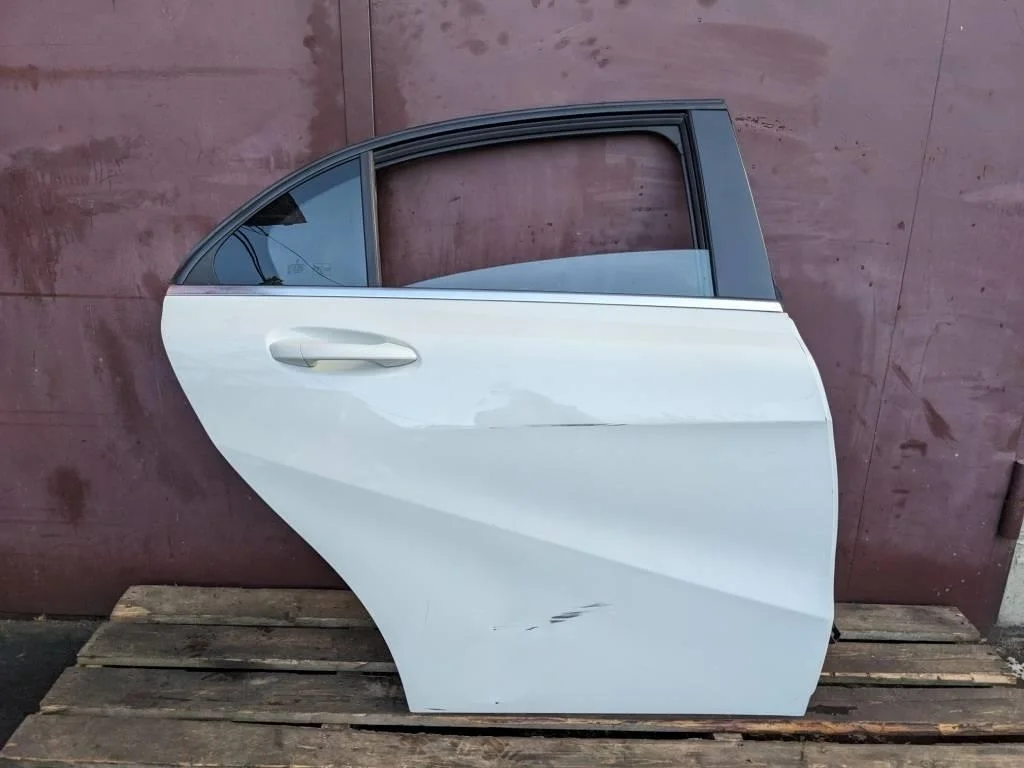 Дверь задняя правая Mercedes-Benz