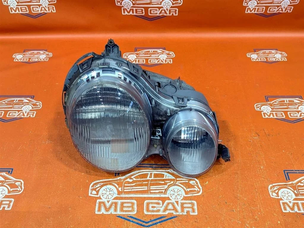 Фара правая Mercedes-Benz