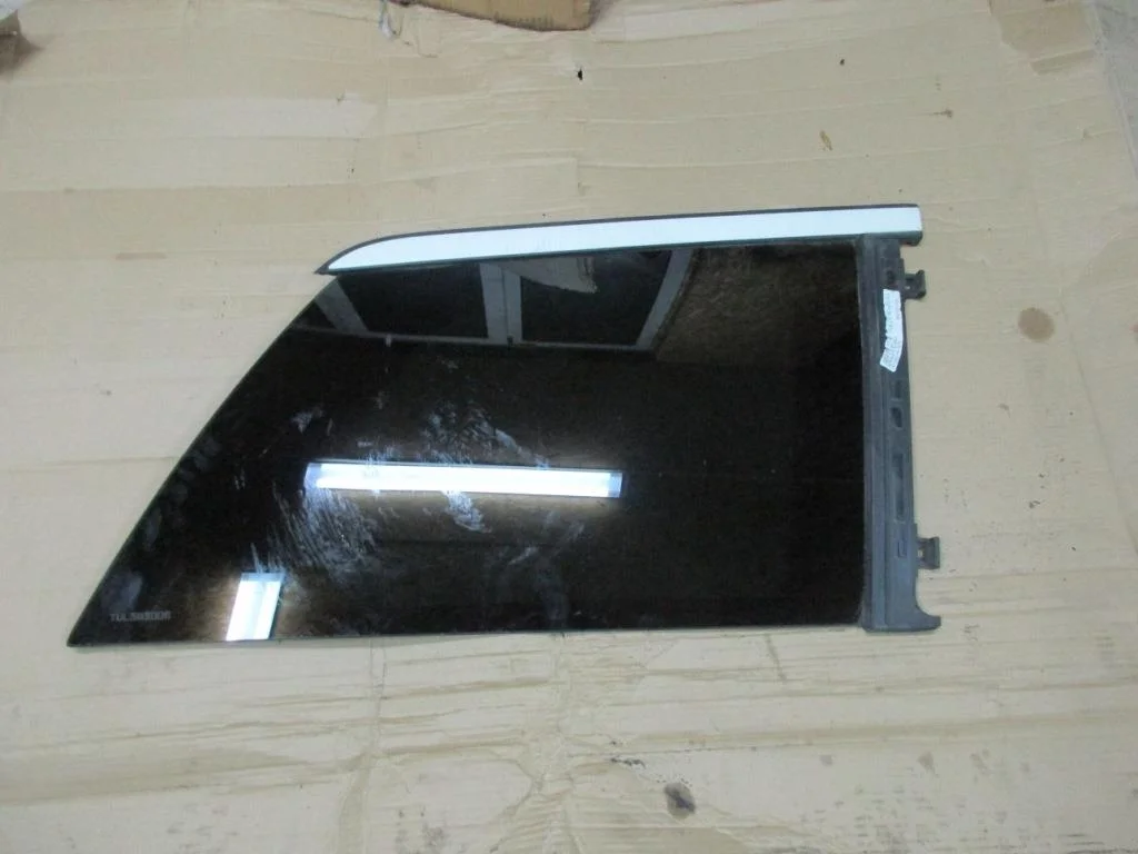 Стекло боковое Mercedes-Benz