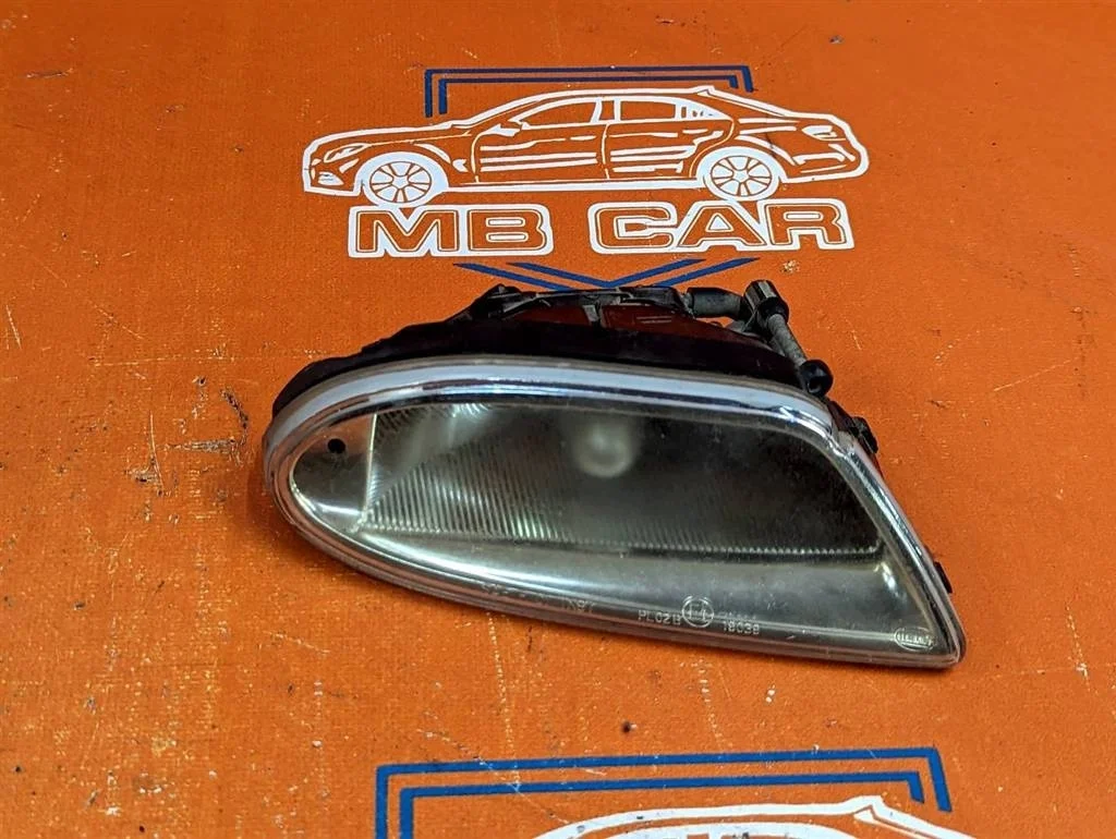 Противотуманка правая Mercedes-Benz