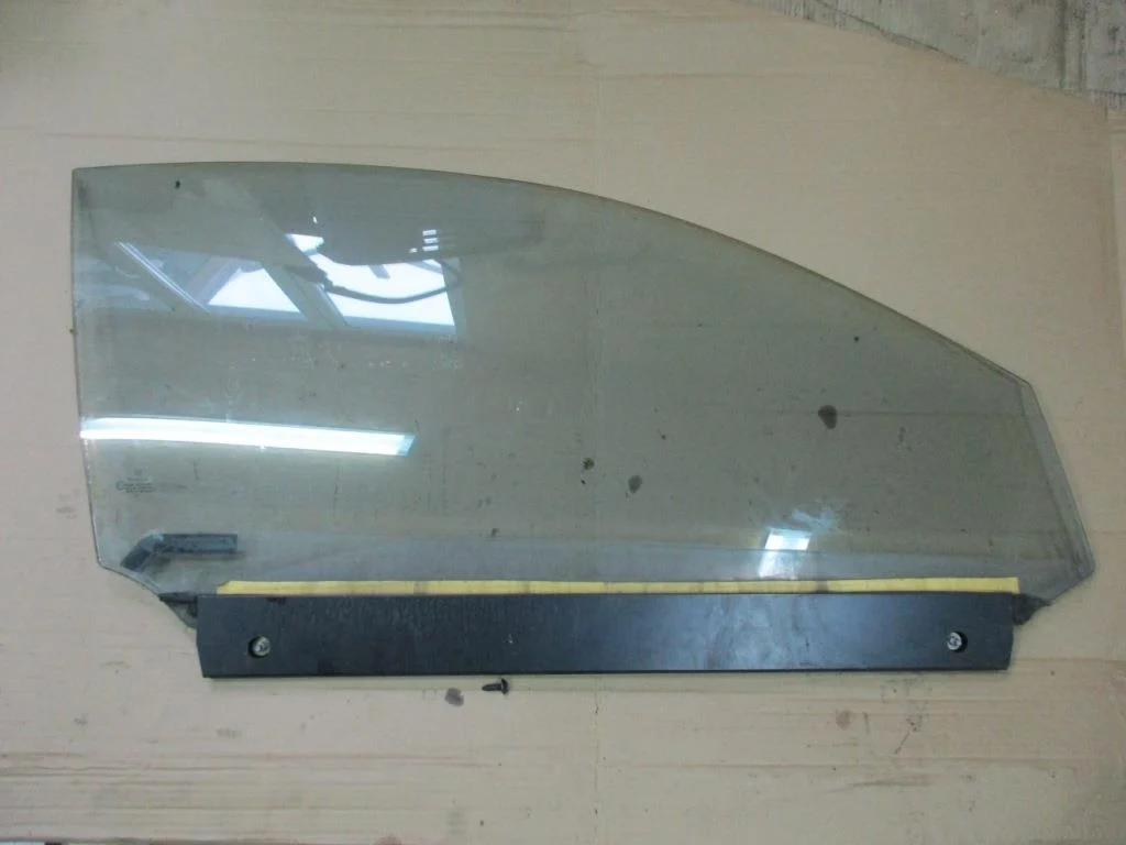 Стекло переднее правое Mercedes-Benz