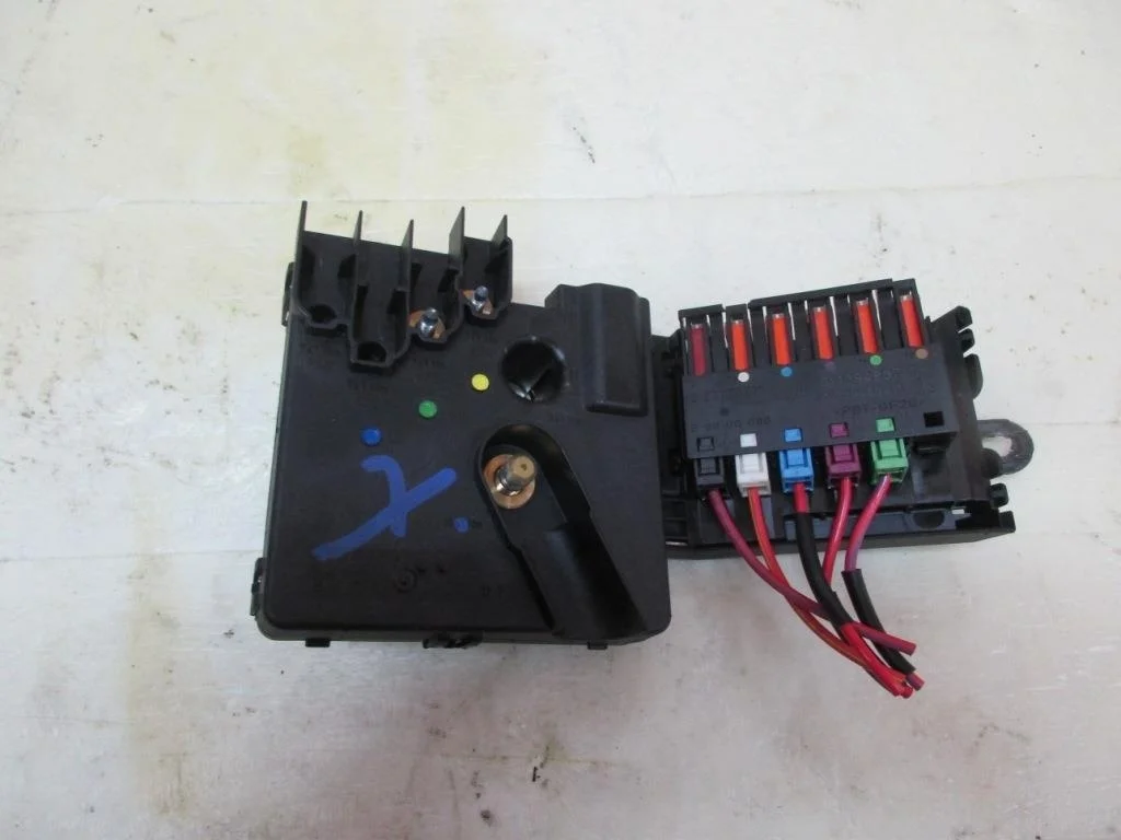 Блок предохранителей Mercedes-Benz