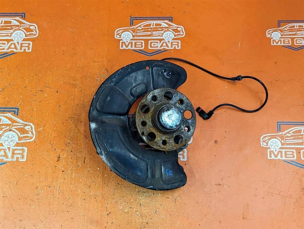 Кулак поворотный передний левый Mercedes-Benz