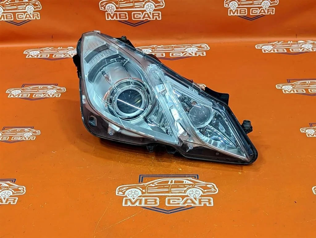 Фара правая Mercedes-Benz