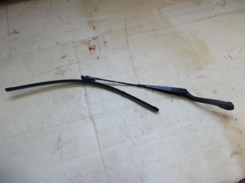 Поводок дворников Mercedes-Benz