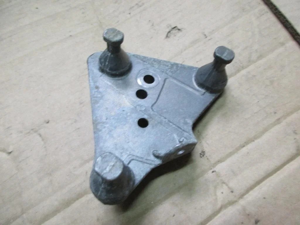 Кронштейн блока ABS Mercedes-Benz