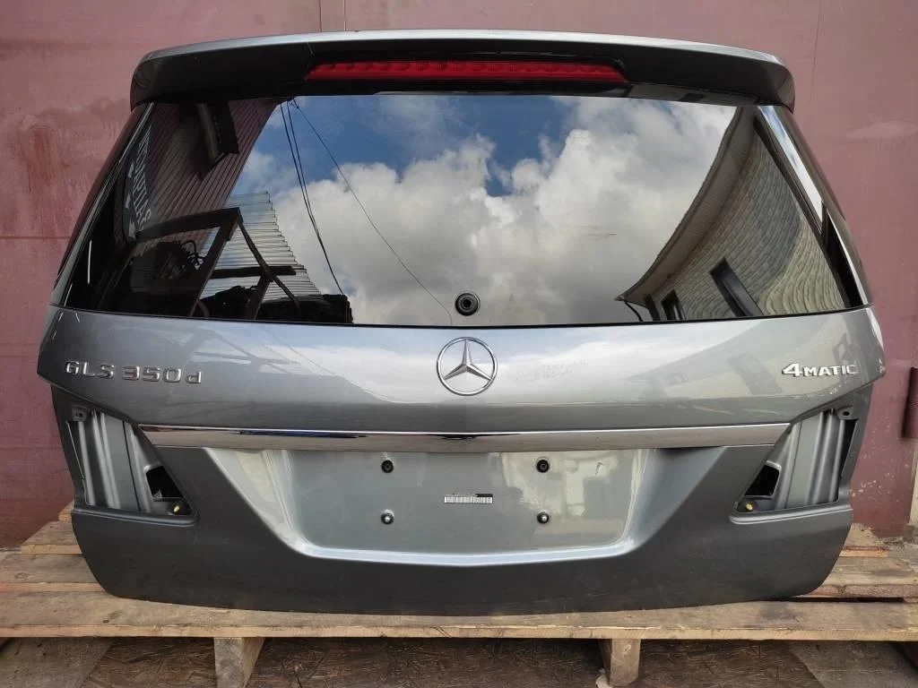 Крышка багажника Mercedes-Benz