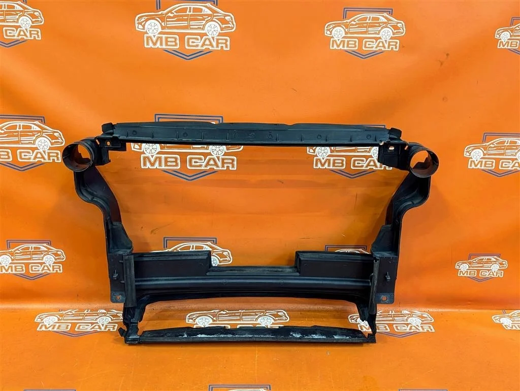 Кожух радиатора Mercedes-Benz