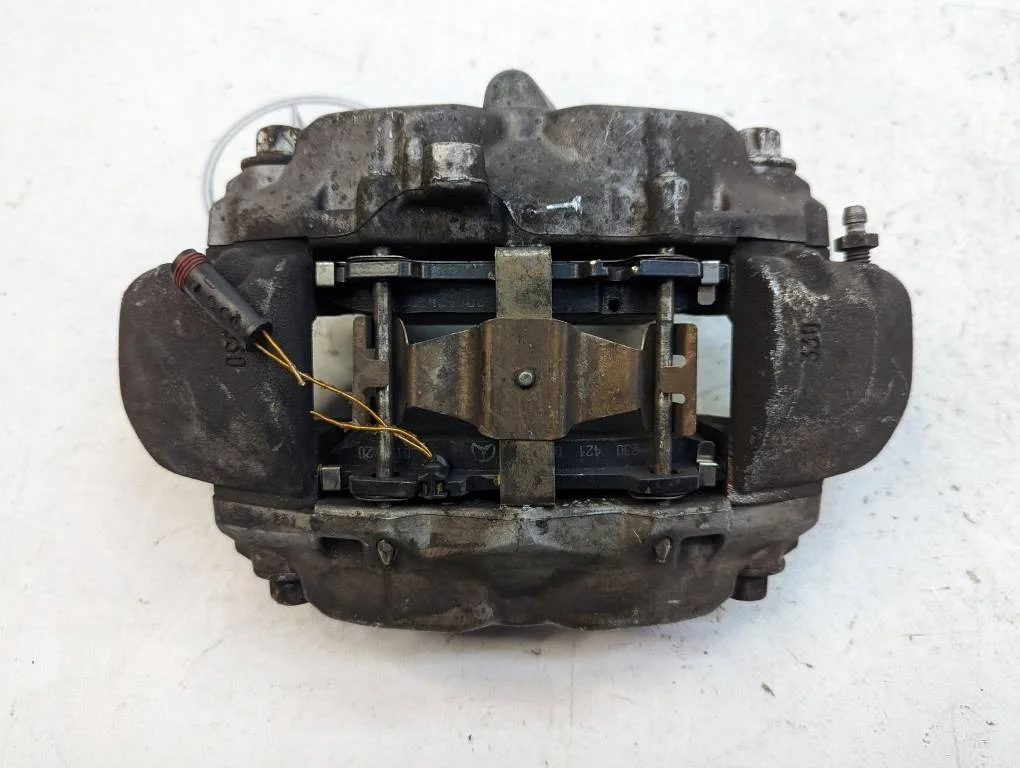 Суппорт передний правый Mercedes-Benz