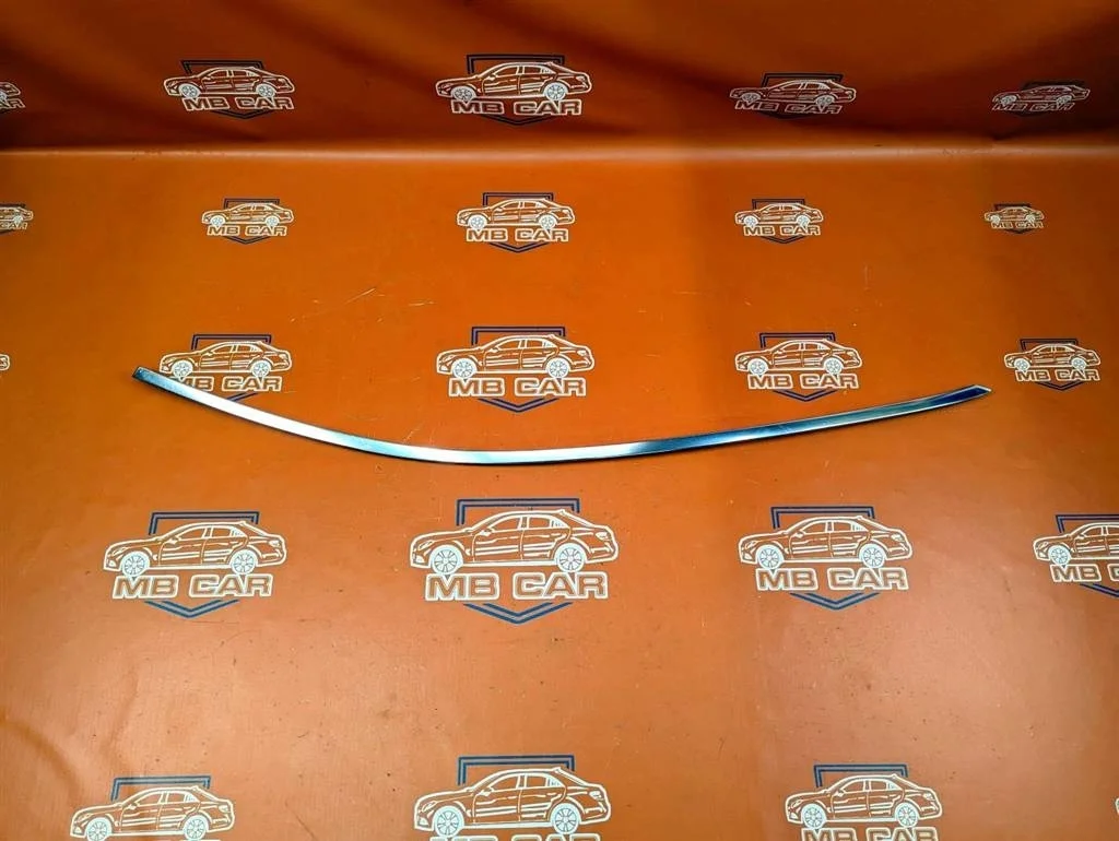 Молдинг стекла двери Mercedes-Benz